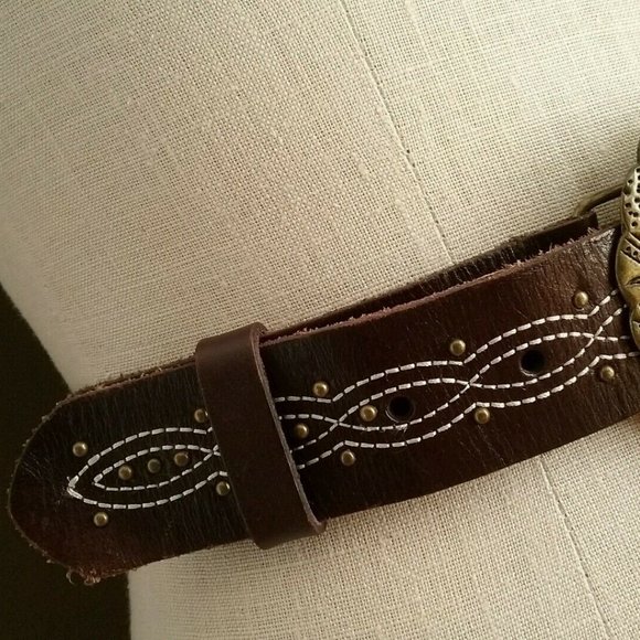 Columbia Studded Leather Belt Embossed Florl - Picture 5 of 5